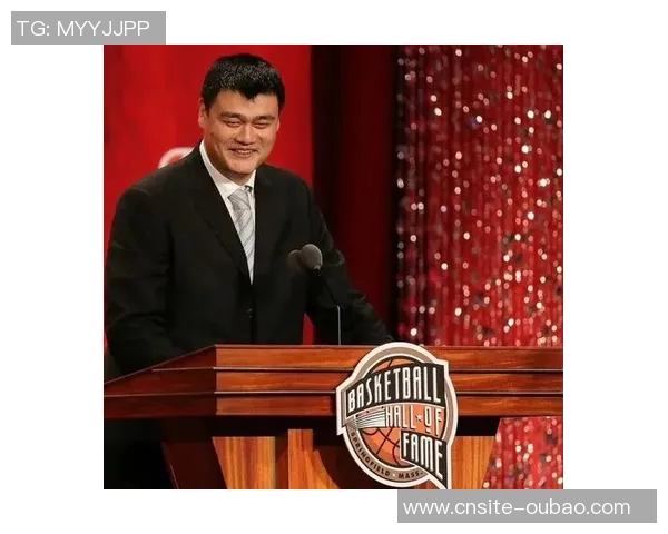 姚明谈篮球场内外的差异：透明竞技与复杂人生的对比分析